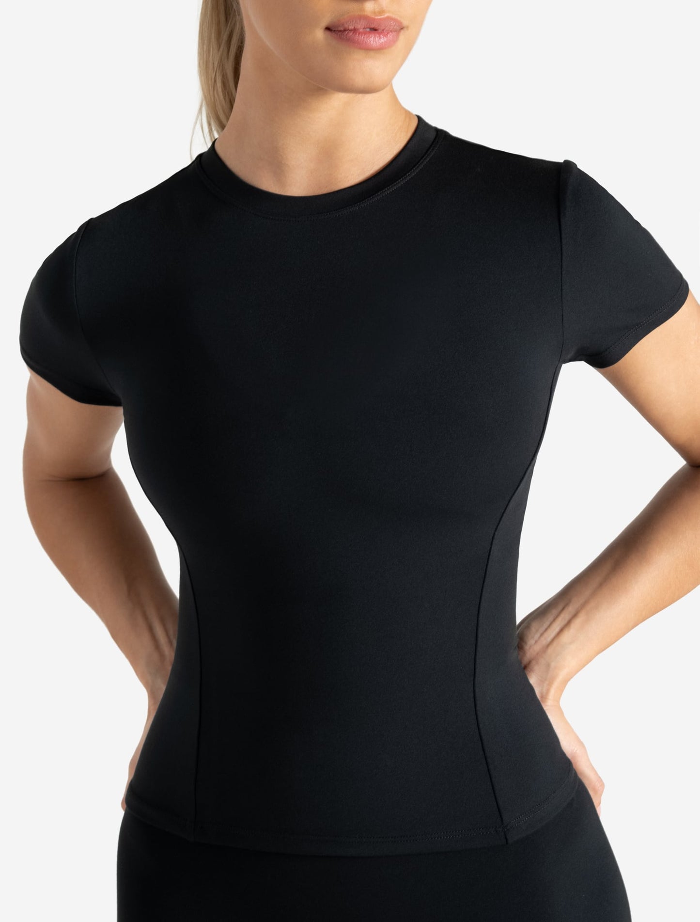 Movellez Grace Tee – Preto