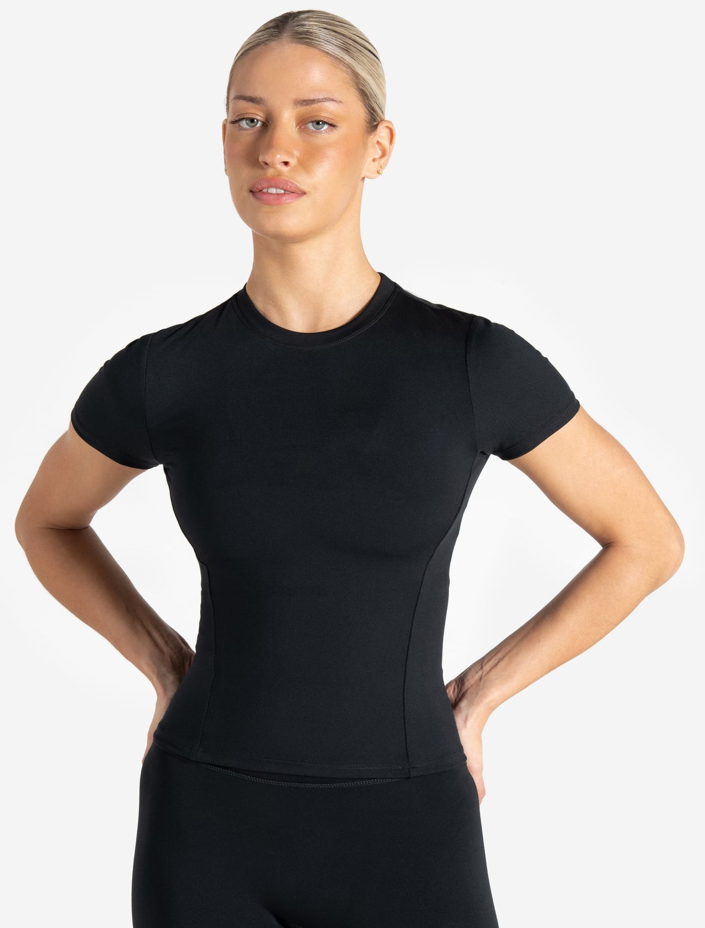 Movellez Grace Tee – Preto